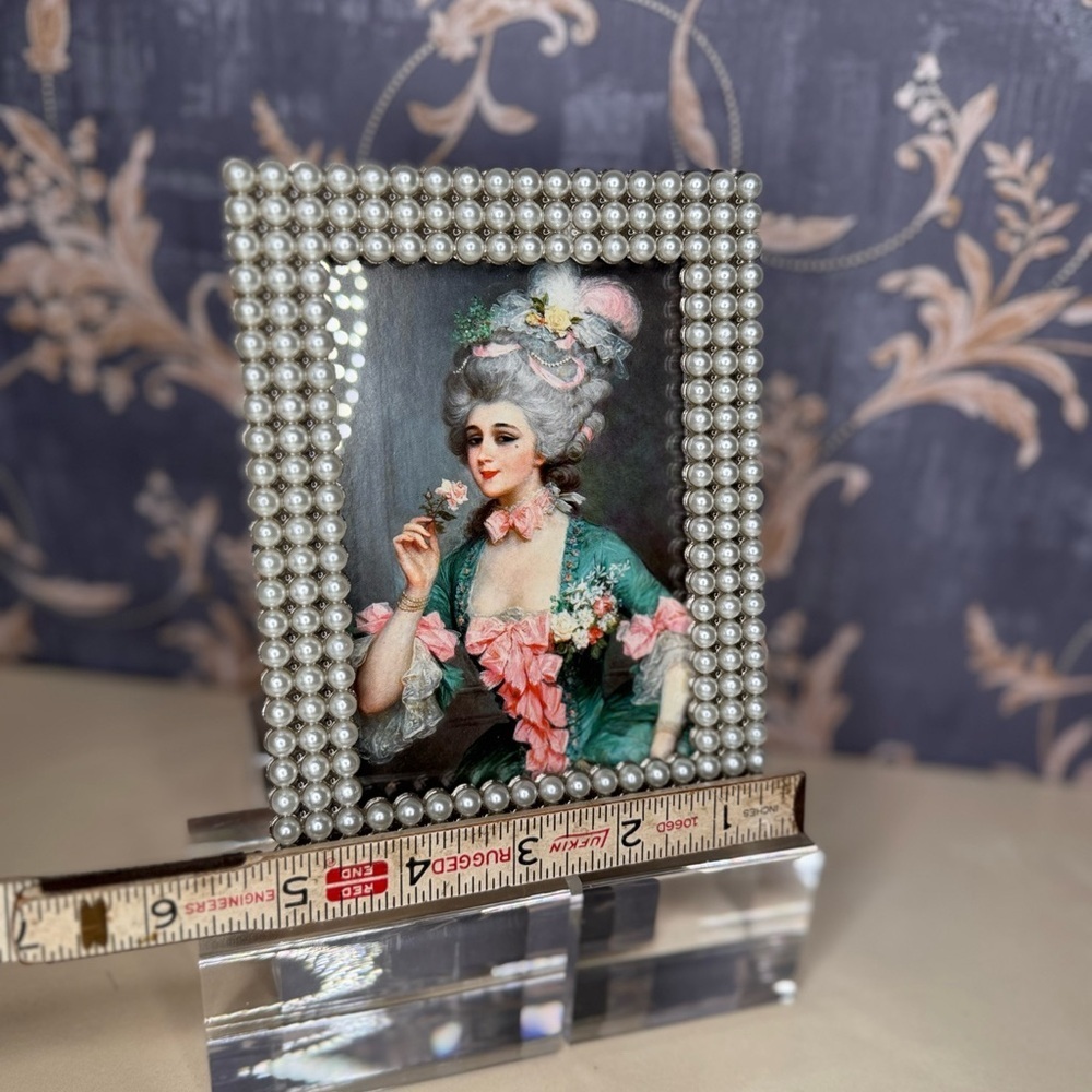 Vintage Faux Pearl-Embellished Frame with "An Elegant Lady with Roses" Print - Picture 3 of 5